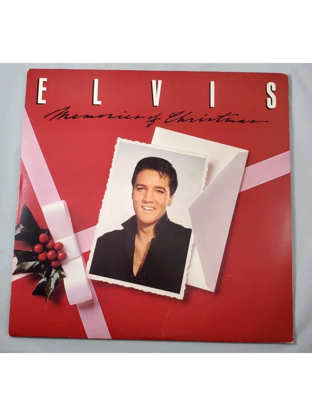 Elvis Memories Of Christmas Vinyl Record RCA Stereo 1982 Reissue Red Sleeve